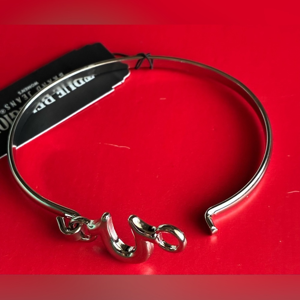True Religion Silver Bracelet with Sparkling Clasp - Picture 6 of 7